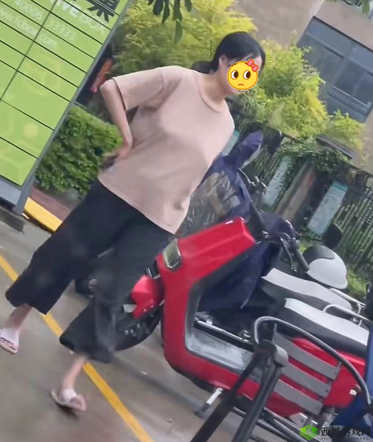真空下楼取快递被封禁原因:行为不当存隐患