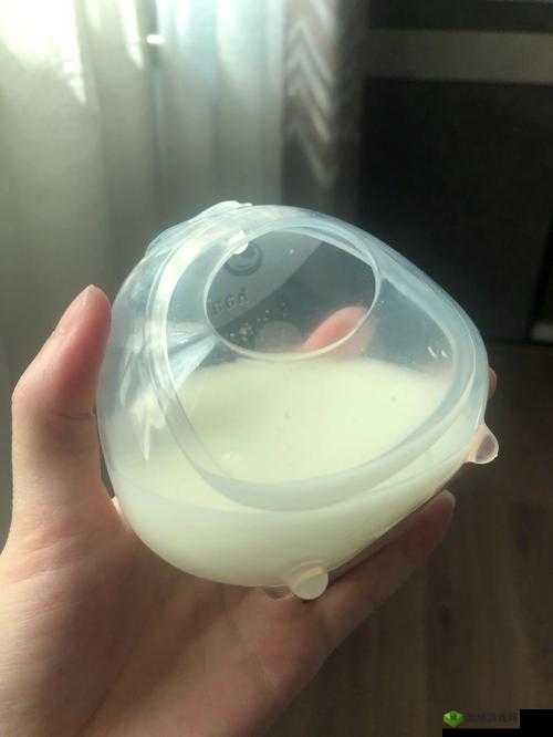 一边亲着一边面膜下奶视频:让人震惊的奇特现象