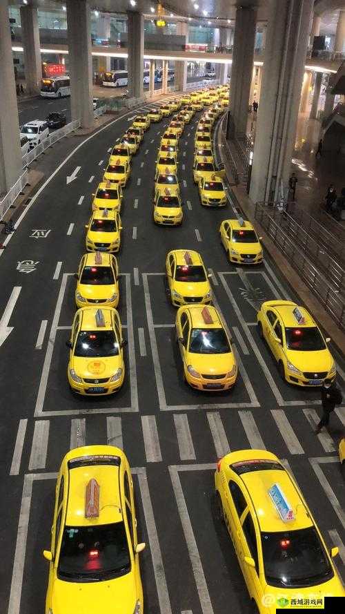大尺寸的小黄车说说公交车:城市交通中的独特风景线